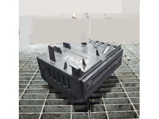 bontott AUDI Q7 CD / DVD Tár