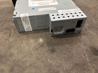 bontott AUDI Q7 CD / DVD Tár