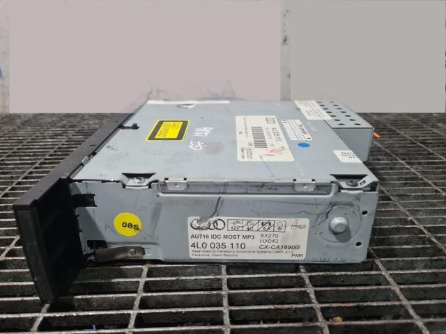 bontott AUDI Q7 CD / DVD Tár