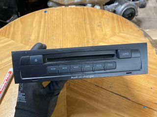 bontott AUDI Q7 CD / DVD Tár