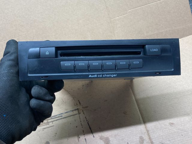 bontott AUDI Q7 CD / DVD Tár