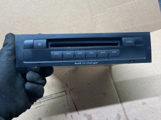 bontott AUDI Q7 CD / DVD Tár