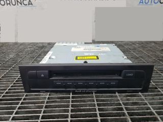 bontott AUDI Q7 CD / DVD Tár