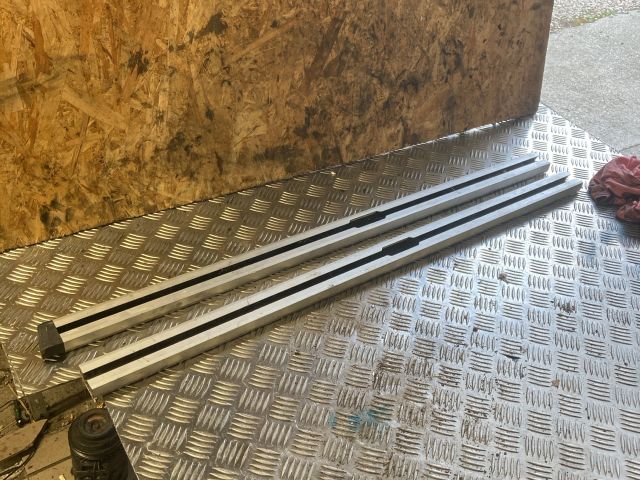 bontott AUDI Q7 Csomagrögzítő