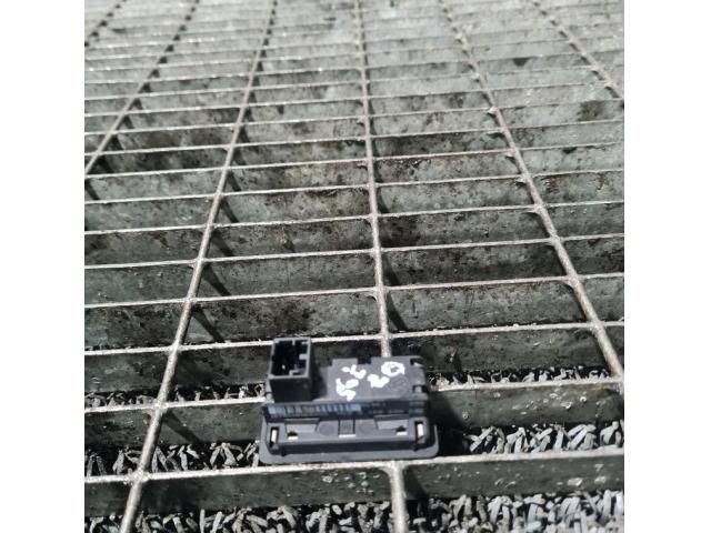 bontott AUDI Q7 Csomagtér Nyitó Kar / Gomb