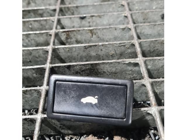 bontott AUDI Q7 Csomagtér Nyitó Kar / Gomb