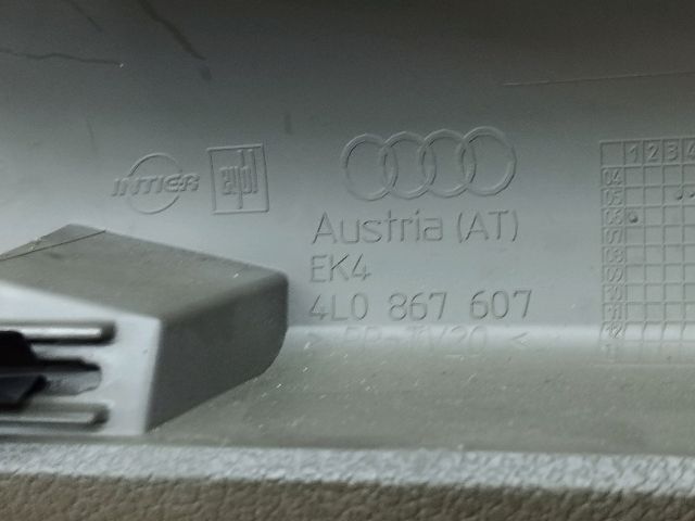 bontott AUDI Q7 Csomagtérajtó Burkolat Felső