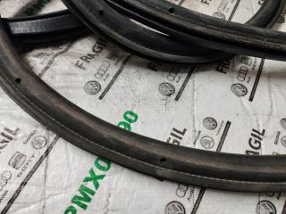 bontott AUDI Q7 Csomagtérajtó Gumikéder