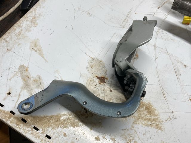 bontott AUDI Q7 Csomagtérajtó Jobb Zsanér