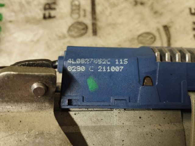 bontott AUDI Q7 Csomagtérajtó Motor