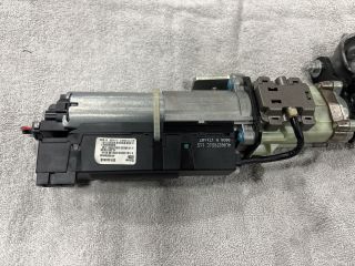 bontott AUDI Q7 Csomagtérajtó Motor