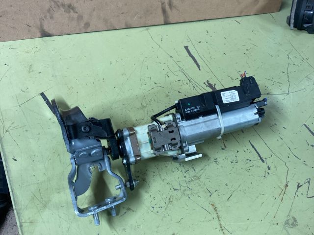 bontott AUDI Q7 Csomagtérajtó Motor