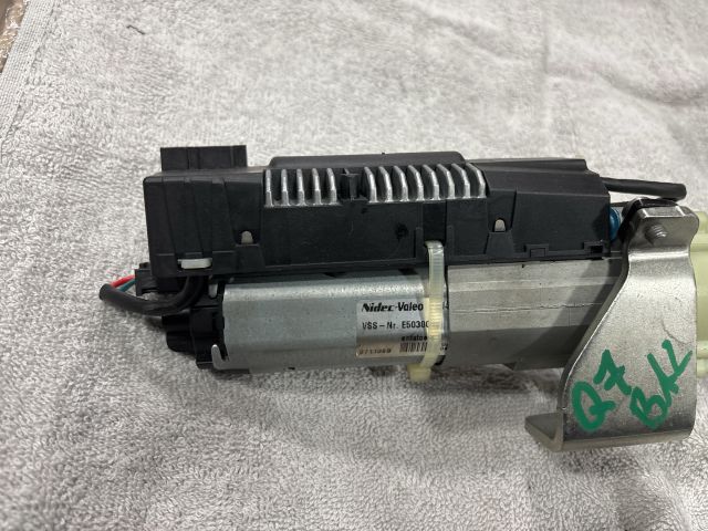 bontott AUDI Q7 Csomagtérajtó Motor