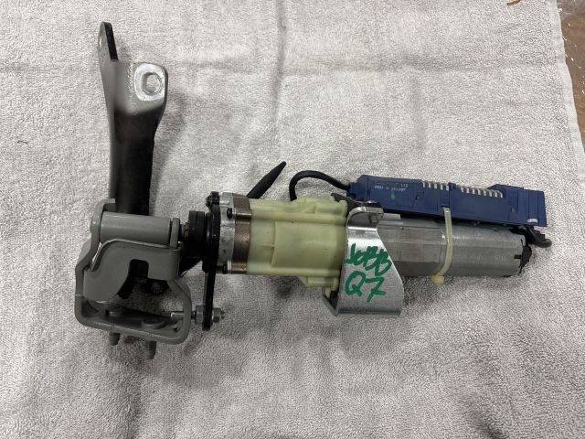 bontott AUDI Q7 Csomagtérajtó Motor