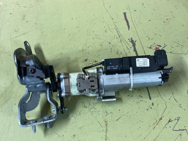 bontott AUDI Q7 Csomagtérajtó Motor