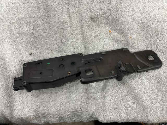 bontott AUDI Q7 Csomagtérajtó Zárszerkezet