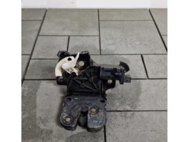 bontott AUDI Q7 Csomagtérajtó Zárszerkezet