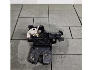 bontott AUDI Q7 Csomagtérajtó Zárszerkezet