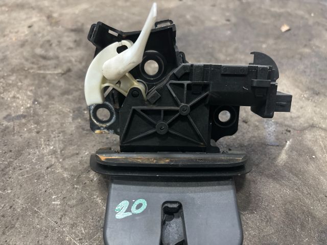 bontott AUDI Q7 Csomagtérajtó Zárszerkezet