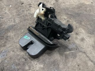 bontott AUDI Q7 Csomagtérajtó Zárszerkezet