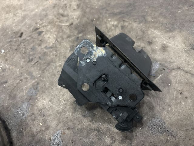 bontott AUDI Q7 Csomagtérajtó Zárszerkezet