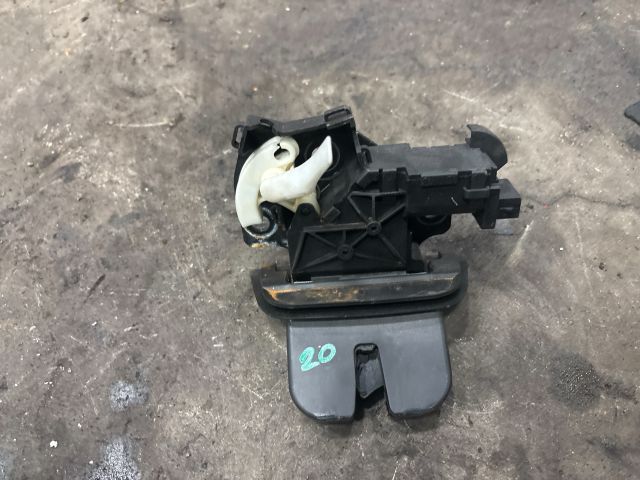 bontott AUDI Q7 Csomagtérajtó Zárszerkezet