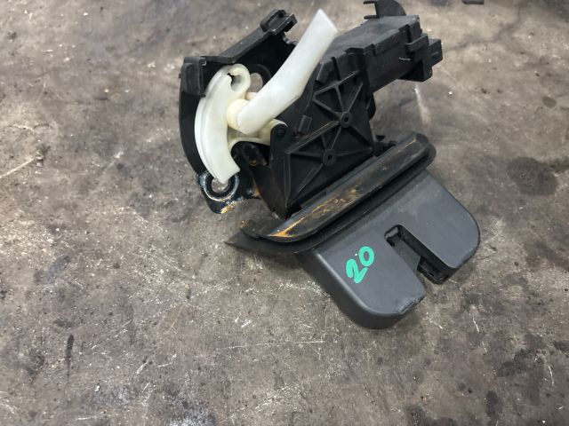 bontott AUDI Q7 Csomagtérajtó Zárszerkezet