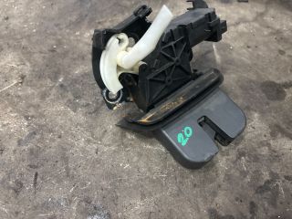 bontott AUDI Q7 Csomagtérajtó Zárszerkezet