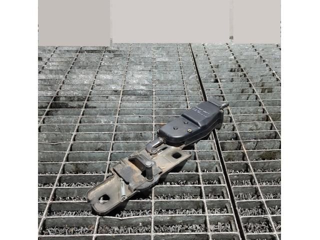 bontott AUDI Q7 Csomagtérajtó Zárszerkezet