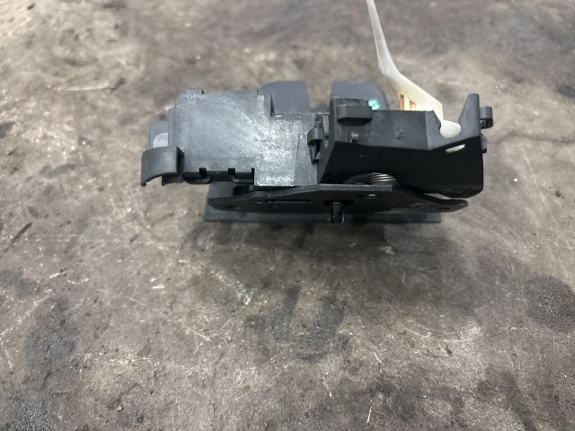 bontott AUDI Q7 Csomagtérajtó Zárszerkezet