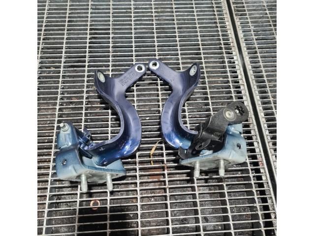 bontott AUDI Q7 Csomagtérajtó Zsanér