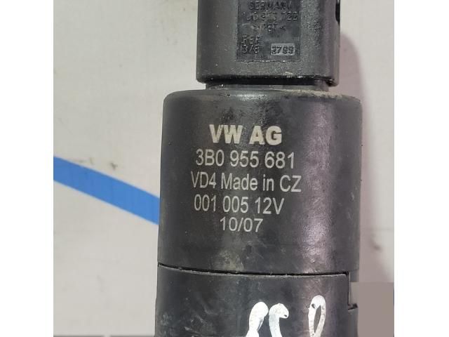 bontott AUDI Q7 Első Ablakmosó Szivattyú