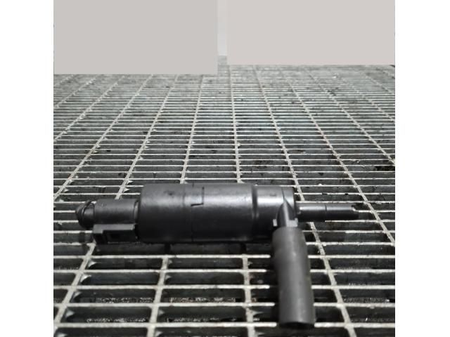 bontott AUDI Q7 Első Ablakmosó Szivattyú