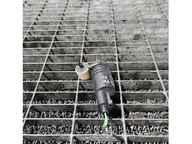 bontott AUDI Q7 Első Ablakmosó Szivattyú