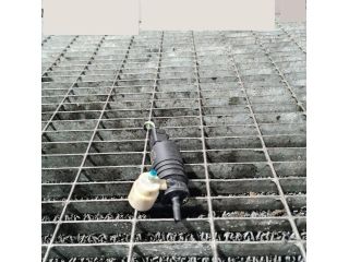 bontott AUDI Q7 Első Ablakmosó Szivattyú