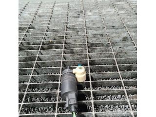 bontott AUDI Q7 Első Ablakmosó Szivattyú