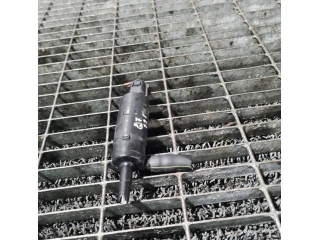 bontott AUDI Q7 Első Ablakmosó Szivattyú