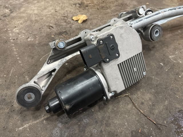 bontott AUDI Q7 Első Ablaktörlő Motor