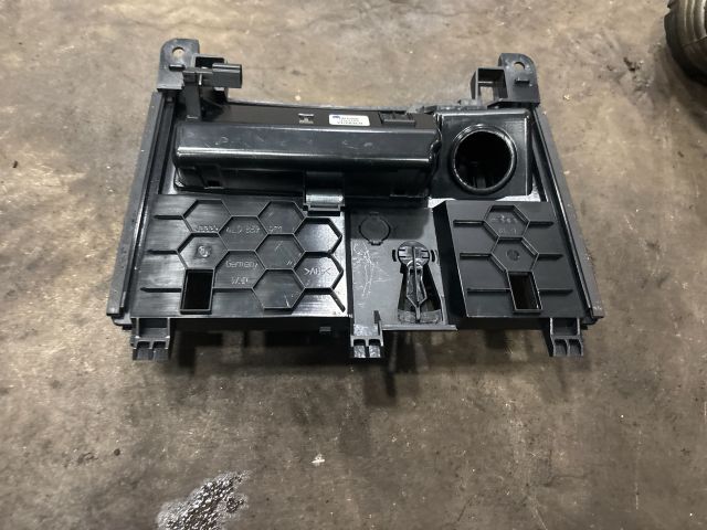 bontott AUDI Q7 Első Hamutartó