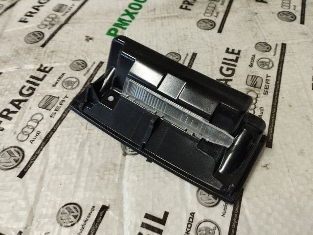 bontott AUDI Q7 Első Hamutartó