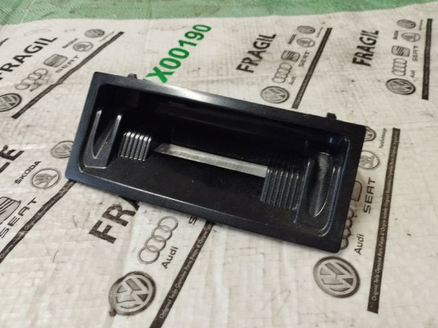 bontott AUDI Q7 Első Hamutartó