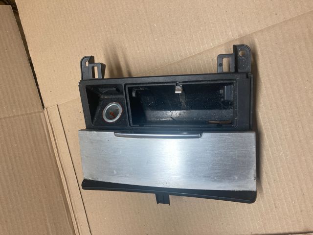 bontott AUDI Q7 Első Hamutartó