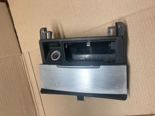 bontott AUDI Q7 Első Hamutartó