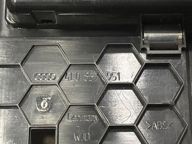 bontott AUDI Q7 Első Hamutartó