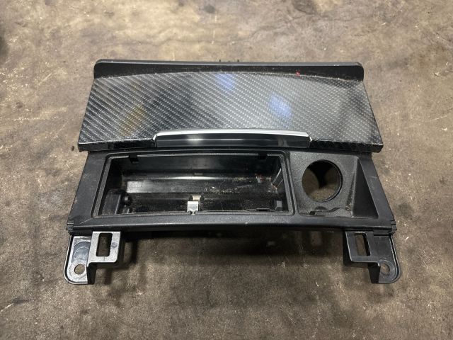 bontott AUDI Q7 Első Hamutartó