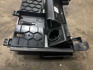 bontott AUDI Q7 Első Hamutartó