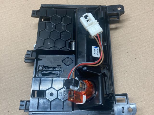 bontott AUDI Q7 Első Hamutartó