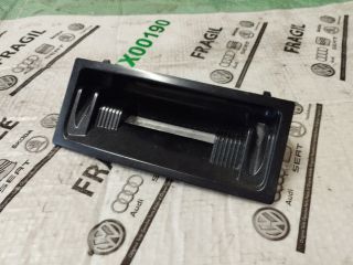 bontott AUDI Q7 Első Hamutartó