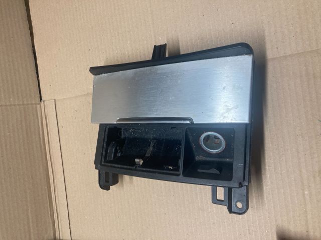 bontott AUDI Q7 Első Hamutartó