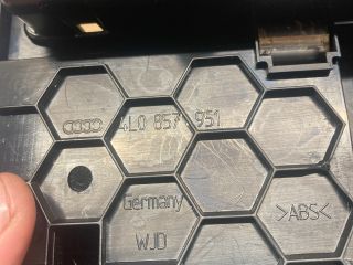 bontott AUDI Q7 Első Hamutartó